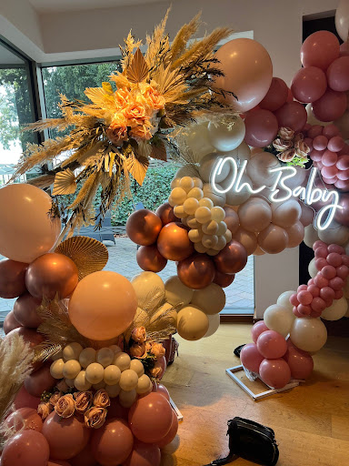 Hallbank Balloons and Designs