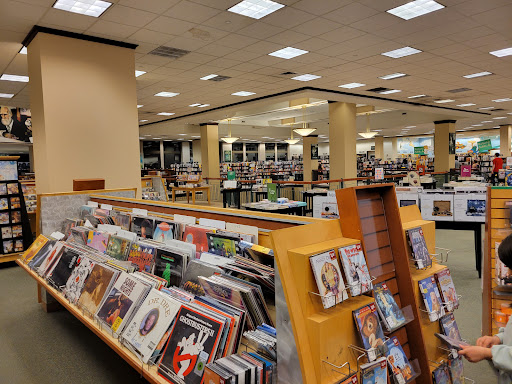 Book Store «Barnes & Noble», reviews and photos, 47 E Chicago Ave, Naperville, IL 60540, USA