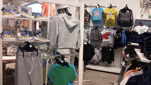 Clothing Store «H&M», reviews and photos, 2 S 69th St, Upper Darby, PA 19082, USA