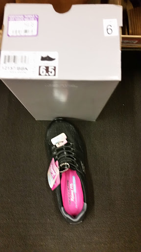 Shoe Store «DSW Designer Shoe Warehouse», reviews and photos, 1366 Hooper Ave, Toms River, NJ 08753, USA