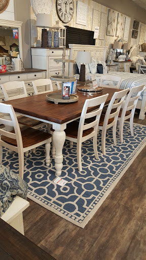 Furniture Store «Ashley Furniture HomeStore», reviews and photos, 651 Interstate 35 Business Loop, New Braunfels, TX 78130, USA