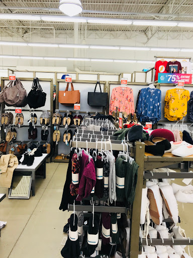 Clothing Store «Old Navy», reviews and photos, 141 Tuckahoe Rd, Sewell, NJ 08080, USA