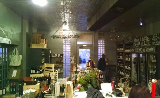 Wine Bar «The Carriage Wine and Market», reviews and photos, 121 E Mobile St, Florence, AL 35630, USA