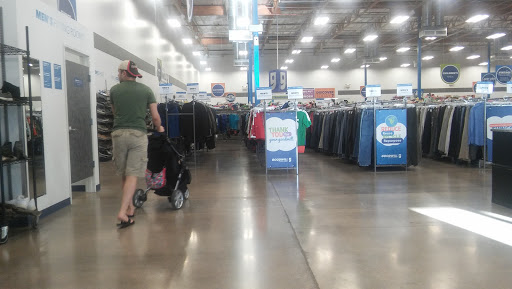 Donations Center «Pinnacle Peak Goodwill Retail Store & Donation Center», reviews and photos, 23425 N 39th Dr #101, Glendale, AZ 85310, USA