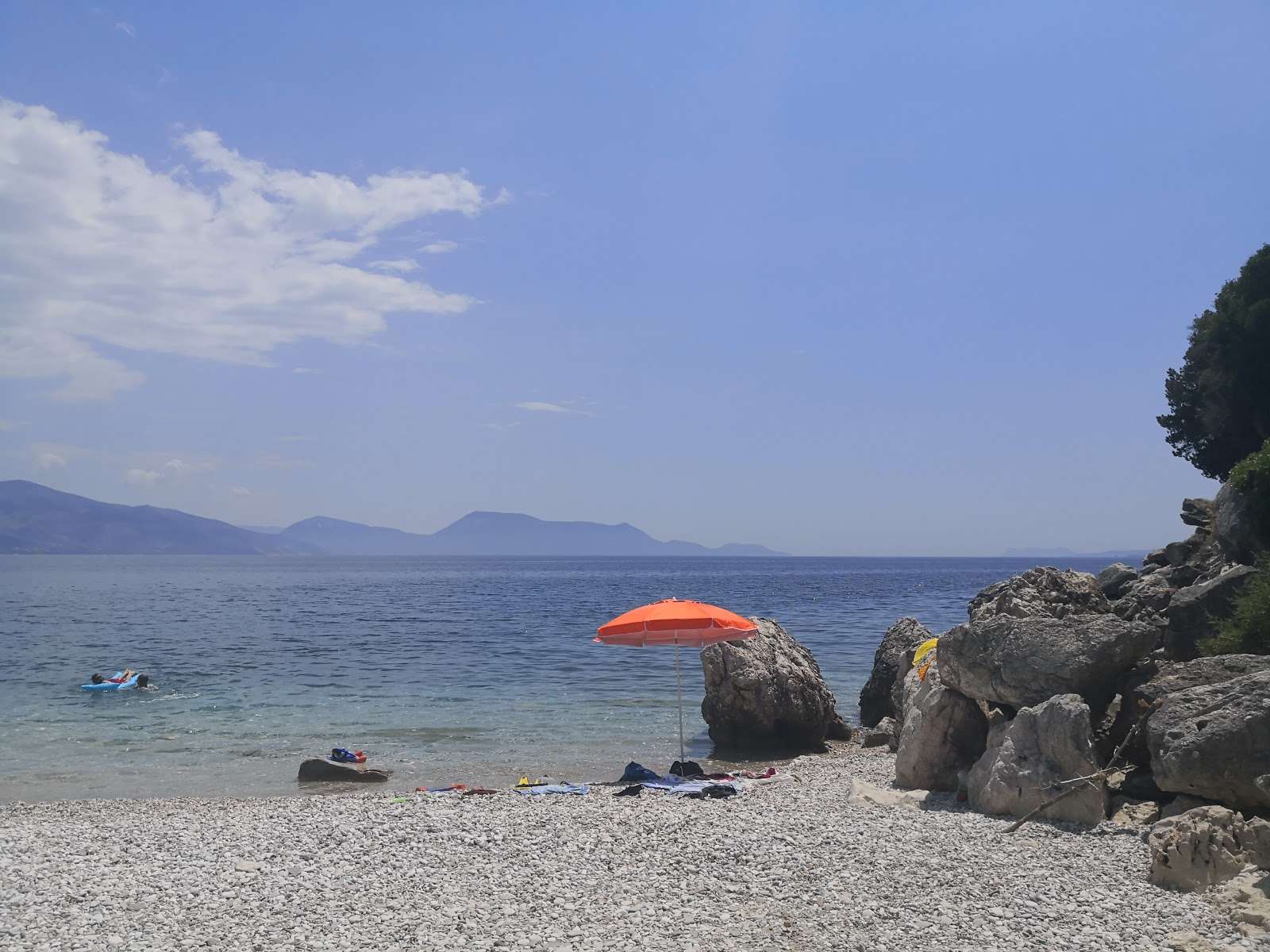 Foto af Agios Ioannis secret beach med høj niveau af renlighed
