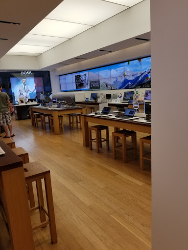 Computer Store «Microsoft Store - Scottsdale Fashion Square», reviews and photos, 7014 E Camelback Rd #1288, Scottsdale, AZ 85251, USA