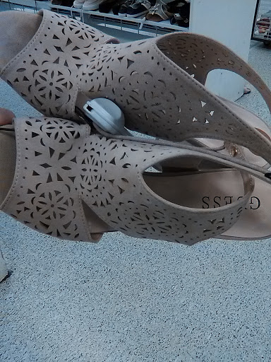 Clothing Store «Ross Dress for Less», reviews and photos, 1082 S Mt Vernon Ave, Colton, CA 92324, USA