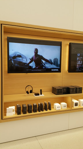 Computer Store «Apple Woodland», reviews and photos, 3195 28th St SE, Grand Rapids, MI 49512, USA