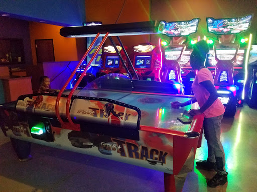 Restaurant «Lanes Trains And Automobiles», reviews and photos, 450 Butler Dr, Murfreesboro, TN 37127, USA