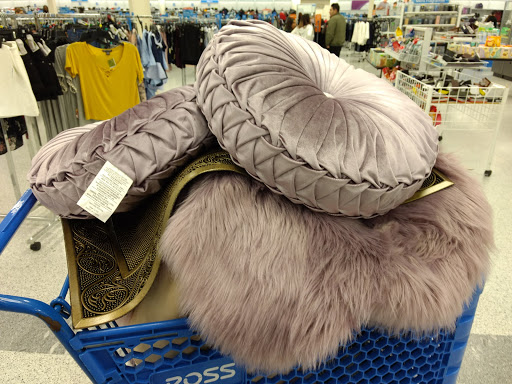 Clothing Store «Ross Dress for Less», reviews and photos, 3255 SW Cedar Hills Blvd, Beaverton, OR 97005, USA