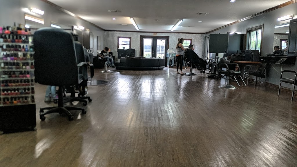 Nicki's Hair Salon 77515
