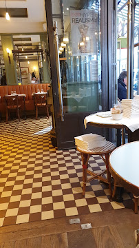 Atmosphère du Restaurant français Les Ambassades à Paris - n°8