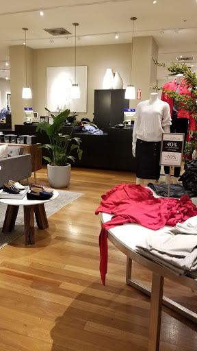 Clothing Store «Banana Republic», reviews and photos, 5636 Bay St, Emeryville, CA 94608, USA