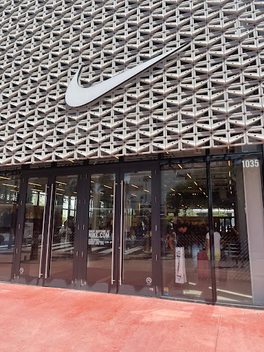 Clothing Store «Nike Miami», reviews and photos, 1035 Lincoln Rd, Miami Beach, FL 33139, USA