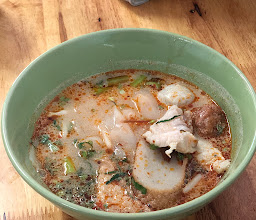 แม่ต๋อมก๋วยเตี๋ยวปลาทะเล photo
