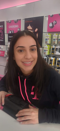 Cell Phone Store «T-Mobile», reviews and photos, 5232 Dempster St, Skokie, IL 60077, USA