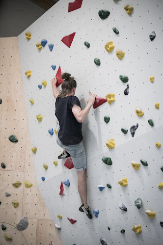 Boulderhalle Neustadt PETZ - Fitnessstudio