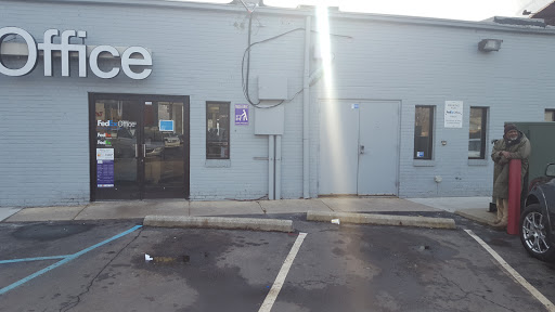 Print Shop «FedEx Office Print & Ship Center», reviews and photos, 19049 Mack Ave, Grosse Pointe, MI 48236, USA