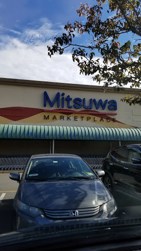 Japanese Grocery Store «Mitsuwa Marketplace», reviews and photos, 595 River Rd, Edgewater, NJ 07020, USA