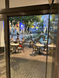 Atmosphère du Restaurant Le Petit Café à Carpentras - n°10
