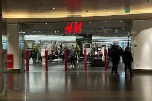 H&M image