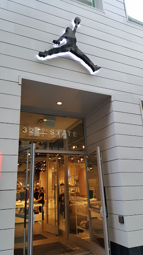 Shoe Store «Footaction», reviews and photos, 32 S State St, Chicago, IL 60603, USA