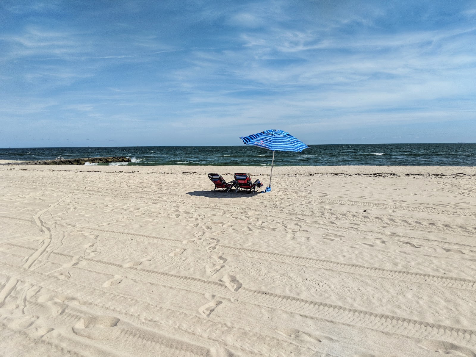 Atlantic Beach'in fotoğrafı - rahatlamayı sevenler arasında popüler bir yer