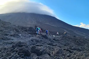 Rios de lava volcan pacaya image