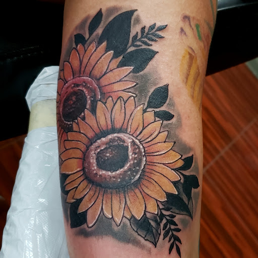 Tattoo Shop «Sacred Tiki Tattoo Studio», reviews and photos, 129 S Church St, Visalia, CA 93291, USA