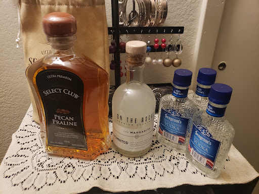 Liquor Store «Liquor Warehouse», reviews and photos, 2125 E Division St, Arlington, TX 76011, USA