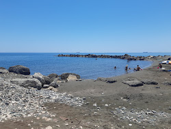 Foto von Maroni Seaside Beach mit geräumige küstenlinie