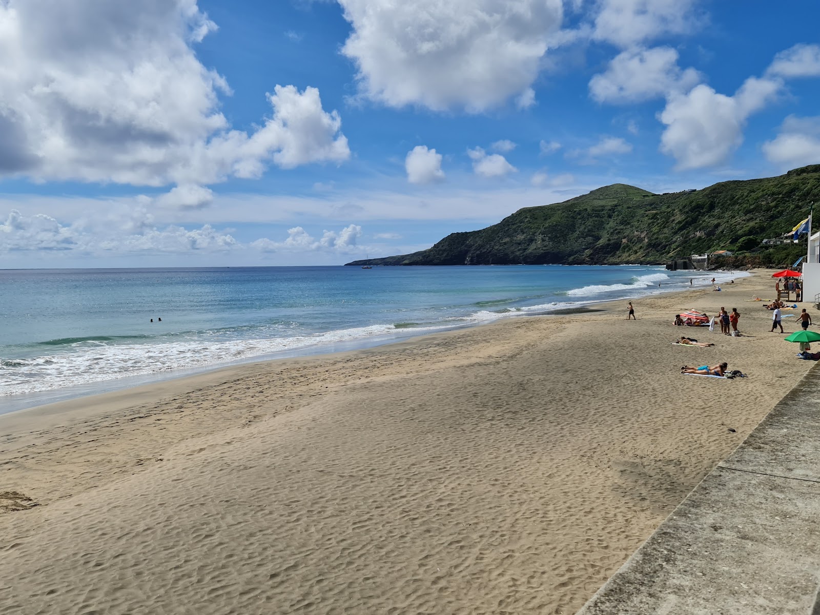 Foto av Praia Formosa med lång rak strand