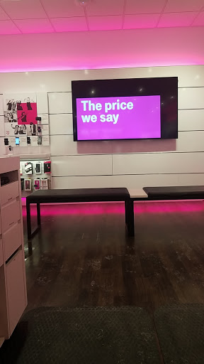 Cell Phone Store «T-Mobile», reviews and photos, 22711 Kelly Rd, Eastpointe, MI 48021, USA