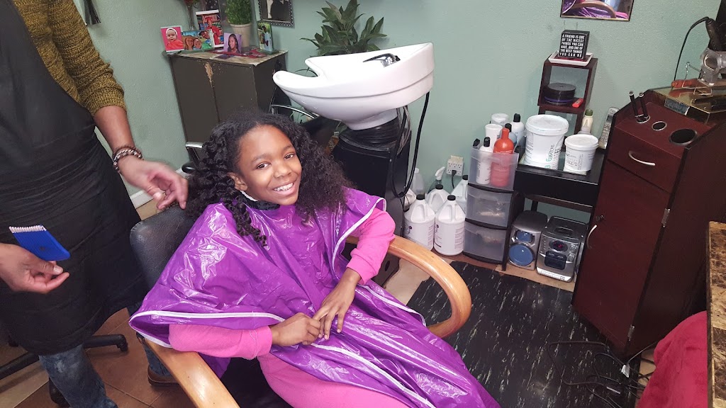 Flayvail Salon & Spa 93612