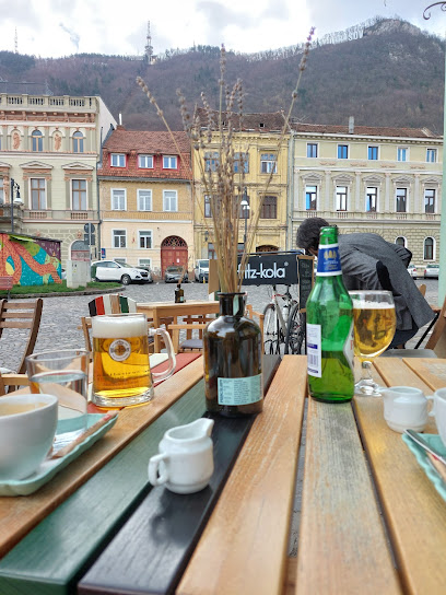 Cafe Central Brasov - mini bistro & cocktail house - Strada Apollonia Hirscher 18, Brașov 500015, Romania