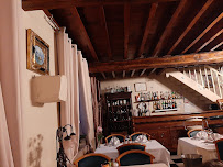 Atmosphère du Restaurant Auberge Fleurie à Cuvilly - n°5