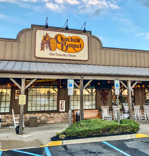 American Restaurant «Cracker Barrel Old Country Store», reviews and photos, 825 Marketplace Blvd, Hamilton Township, NJ 08691, USA