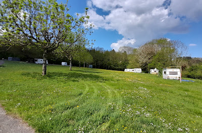 Aire Naturelle de camping - Cauquil Daniel à Nages