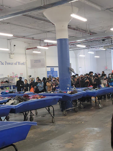 Thrift Store «Goodwill Industries Outlet Store & Donation Center», reviews and photos, 47-47 Van Dam St, Queens, NY 11101, USA