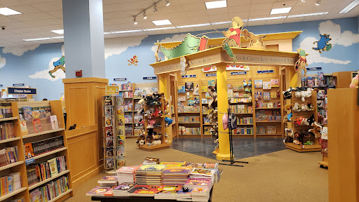 Book Store «Barnes and Noble», reviews and photos, 2500 N Mayfair Rd, Milwaukee, WI 53226, USA