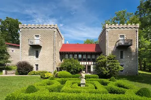 Ravenwood Castle image