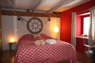 Photo n°3 de LA COLLINE AUX LOUPS Chambres et table d'hôtes de charme & SPA Bed and Breakfast-Vosges Gérardmer à Laveline-du-Houx ()