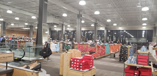 Shoe Store «DSW Designer Shoe Warehouse», reviews and photos, 357 Old Country Rd, Carle Place, NY 11514, USA