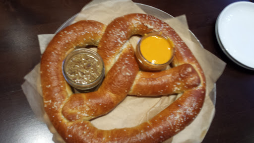 Restaurant «Main Event Entertainment», reviews and photos, 9477 Oxford Way, West Chester Township, OH 45069, USA