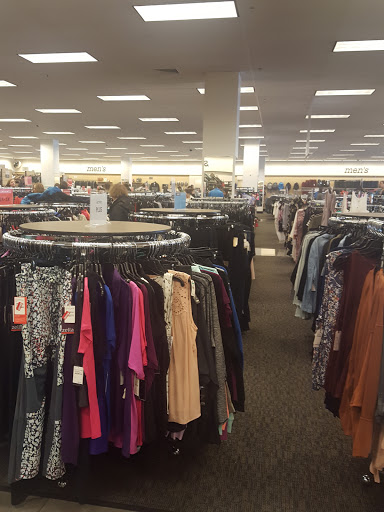 Department Store «Nordstrom Rack Rivers Edge Shopping Center», reviews and photos, 4036 E 82nd St, Indianapolis, IN 46250, USA