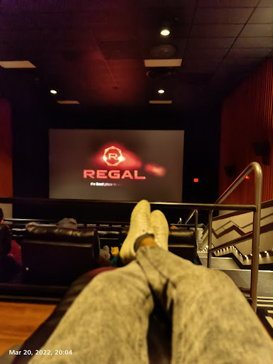 Movie Theater «Regal Cinemas Simi Valley Civic Center 16 & IMAX», reviews and photos, 2751 Tapo Canyon Rd, Simi Valley, CA 93063, USA