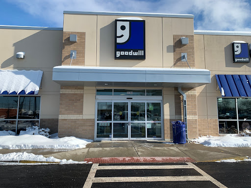 Thrift Store «Goodwill Store & Donation Center», reviews and photos, 5518 Touhy Ave, Skokie, IL 60077, USA