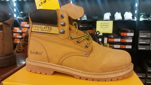 Shoe Store «Footsies Shoe Warehouse», reviews and photos, 1077 Baker St, Costa Mesa, CA 92626, USA