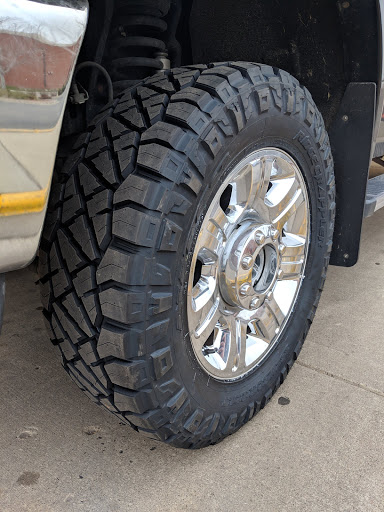 Tire Shop «Discount Tire Store - Apple Valley, MN», reviews and photos, 15102 Foliage Ave, Apple Valley, MN 55124, USA