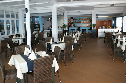 Restaurant Don Tomàs - Apartamentos Vistamar, Playa Santo Tomas, 07749 Es Migjorn Gran, Balearic Islands, Spain